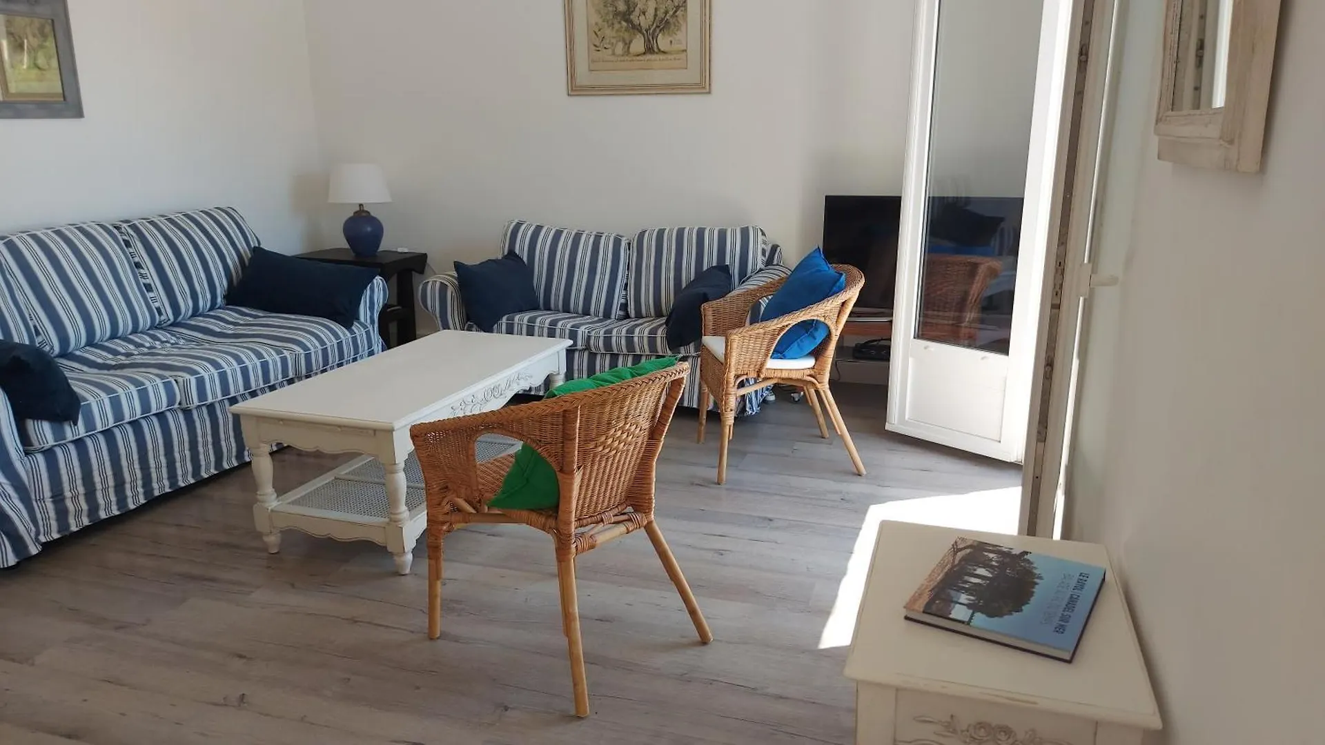 Haut De Villa Vue Mer Le Lavandou Apartament